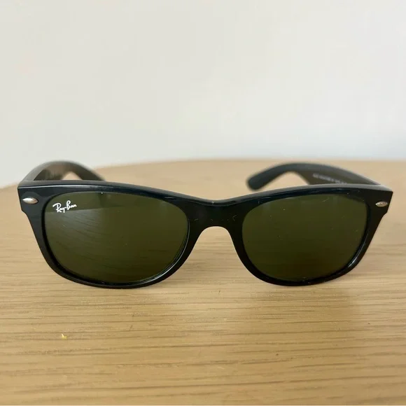 Ray-Ban Black NEW WAYFARER CLASSIC Sunglasses. - Picture 4 of 13